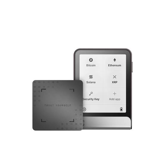 Ledger Flex hardware wallet.