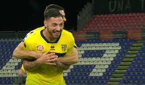 Il terzino classe 1997 arriva dal parma in prestito con diritto di opzione e obbligo di riscatto al verificarsi. Scopriamo Pezzella Fisico Buon Cross E L Esplosione Di Parma