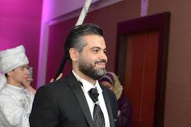 علي عبد الرضا كاكولي ممثل ومغني كويتي، من مواليد 20 أكتوبر 1986 في الكويت ، ويبلغ من العمر 34 سنة، قضى معظم حياته في دولةالكويت وموطنه الأصلي. Ø§Ù„Ù…ÙˆØª ÙŠØ®Ø·Ù Ø§Ù„Ø²Ù…ÙŠÙ„ Ø²ÙŠØ§Ø¯ Ø­Ø¯ÙŠØ¯ÙŠ Ø±Ø­Ù„ Ø§Ù„Ø´Ø§Ø¨ Ø§Ù„Ø®Ù„ÙˆÙ‚ Ù…ÙŠØª Ù…Ø§ Ø·ÙÙ„ØªÙŠÙ‡ Ø§Ù„Ù†Ù‡Ø§Ø±