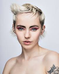 Todays's inspiration: Chris Grimley, United Kingdom Creative Director:  @chrisgrimley1 Assists: Ruby Watson, Sienna Gibben, Jessica Kelly, Markus  Martinez Photography: @sophierose_golds @josh_golds Make up:  @amyodriscollmua #inspiration #creative ...