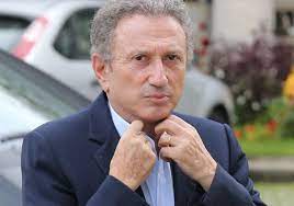French tv/radio host and television producer born 12 september 1942 in vire, calvados, normandy, france. It Was A Shock New Confusing Confession Of Michel Drucker On His State Of Health Oi Canadian