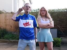 Elle Brooke enlists help of iconic Wealdstone Raider to taunt upcoming  boxing opponent - Daily Star