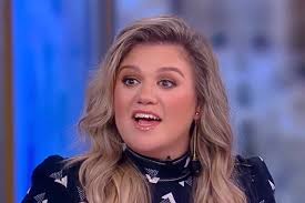 Kelly Clarkson Stands Up to Sexism in the Music Business
