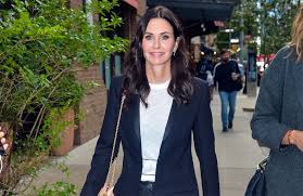 Matthew perry news, gossip, photos of matthew perry, biography, matthew perry girlfriend list matthew perry is a member of the following lists: Courteney Cox Sie Genoss Den Dreh Der Friends Reunion