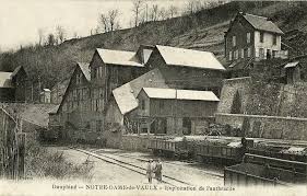 Nd De Vaux 38 Cartes Postales Anciennes Carte Postale Place De La Mairie