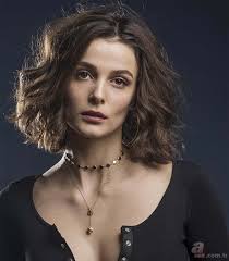 Sezonunda diziye katılan isim oldu. Dirilis Ertugrul Dizisinin Sirma Hatunu Oyku Celik Kimdir Oyku Celik Kac Yasinda Oyku Celik Nereli Sasirtan Gercek