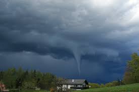 Because wind is invisible, it is hard to see a tornado unless it forms a condensation funnel made up of water droplets, dust and debris. Klimawandel Mehr Tornados In Bayern Bayernkurier