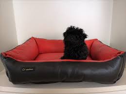 Available in black and white and red. Animal Dreams Hundebetten Kunstleder