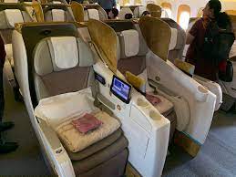 Experience a new level of comfort. Review Emirates Business Class Boeing 777 300er Chennai Nach Dubai Frankfurtflyer De