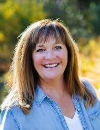 Lori Bard's Instagram, Twitter & Facebook