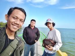 Banyaknya wahana yang disediakan oleh pengelola pun menjadi daya tarik tersendiri bagi setiap orang yang mengunjungi tempat ini. Liburan Ke Pantai Kutang