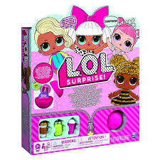 Las 'muñecas lol surprise' miden menos de 5 centímetros y vienen dentro de una pequeña esfera tal ha sido el boom que en youtube hay cientos de videos 'unboxing' de 'muñecas lol surprise' que. Lol Surprise 6042059 Juego De Mesa
