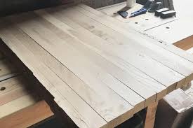 Bartisch selber bauen mit der anleitung von hornbach: Couchtischplatte Aus Eiche Mit Baumkante Selber Bauen Schritt Fur Schritt Anleitung Diybook De