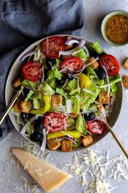 Copy Cat Olive Garden Salad Dash Of Mandi Recipe Olive Garden Salad Italian Salad Healthy Recipes Easy Snacks