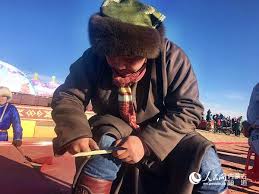 Can't help with origin, but the meaning is based on the fanciful idea that a camel will stick his nose into your tent, and if you do nothing about it, he'll get his whole head in, then his neck, and, eventually be destructively blundering around in a space where he. Race To Make Camel Nose Pegs Halters