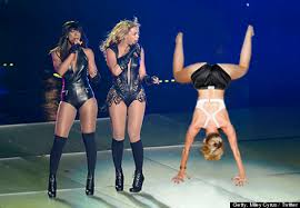Résultat de recherche d'images pour "twerking miley cyrus"