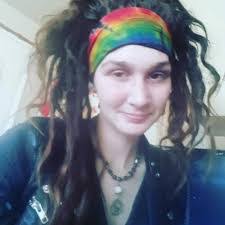 Robyn Leslie's Instagram, Twitter & Facebook