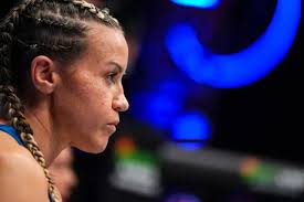 2024 PFL 1 video: Former UFC title challenger Taila Santos makes quick work  of Ilara Joanne in debut