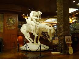 Pretty cool its huge with live animals and little museums. Bass Pro Shops Springfield Mo Schildkrotenanzeige Redaktionelles Bild Bild Von Messer Jagd 55183370