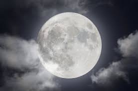 Fotografiar la luna es una las actividades más comunes, y siguiendo sencillos consejos, fácil de realizar como inicio a la fotografía nocturna. Para Crear Esta Maravillosa Imagen De 110 Megapixeles De La Luna Llena Se Necesitaron Mas De 1 5 Tb De Datos De Dos Telescopios