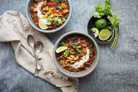 Regarder La Neige Tomber Pendant Qu Un Petit Plat Cuit Lentement Au Four Ou A La Mijoteuse En Embaumant La Maison Est Food Lentil Chili Vegetarian Chili Recipe