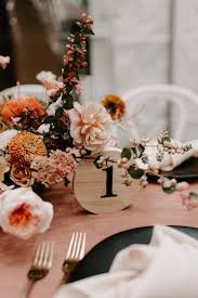 Garden Roses From Local Portland Farm Design By Color Theory Collective Sunset Inspired Wedding Neutrals Mau Rusting Wedding Flower Guide Mauve Wedding