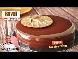 Le Royal Au Chocolat Ou Trianon Est Le Plus Connu Et Le Plus Apprecie Des Entremets Au Chocolat Car Il Est A En 2020 Dessert Meilleur Gateau Au Chocolat Royal Chocolat