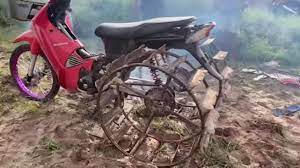 Jadi saya meripaint atau di cat ulang dan mengganti. Modifikasi Radikal Honda Supra X 125 Siap Off Road Di Sawah Wujudnya Mencengangkan