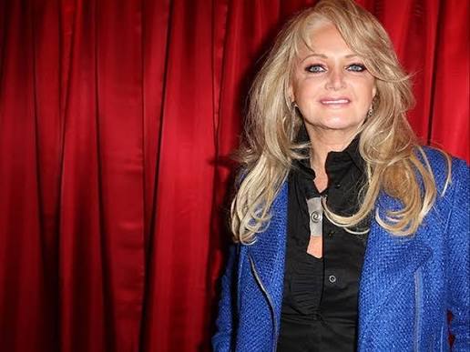 Actualizamos el estado de salud de Bonnie Tyler. La legendaria cantante Bonnie  Tyler de 74 años se encuentra en coma inducido luego de sufrir  complicaciones tras una cirugía intestinal de urgencia en
