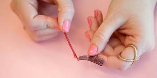 из чего можно сделать накладные ногти в домашних условиях Nanesenie Kleya Na Nakladnye Resnicy Nakladnye Brovi Krasota Makiyazh Dlya Navisshih Vek