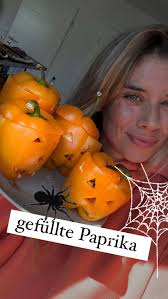 Halloween- Kürbislaternen🎃🫑, Ab sofort gibt es Kürbislaternen auch zum  Essen! Ausgehöhlte und gefüllte Paprikas sind das Geheimnis!, Diese  gefüllten Paprikas machen schon bei der Zubereitung so viel ...