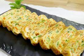 Bila kamu suka, kamu juga boleh kok menambahkan potongan sosis ke dalamnya. 3 Resep Telur Khas Korea Yang Cocok Untuk Sahur