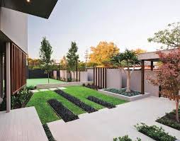Fix it with these great backyard landscaping ideas. The Best Villa Garden Landscape Front Yard Garden Design Minimalist Garden Modern Landscaping
