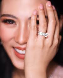 LOOK: Alex Gonzaga with her engagement ring "I am still