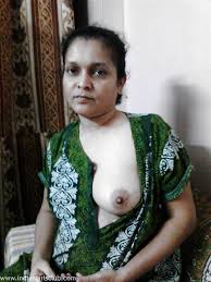 Real Amateur Indian Aunty Showing Big Juicy Boobs - Indian Girls Nude