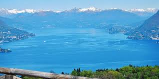 Il mottarone, situato tra il lago maggiore ed il lago d'orta, è considerato uno dei balconi naturali più belli d'italia. File View From Mount Mottarone To Lago Maggiore Panoramio Jpg Wikimedia Commons