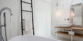 Und so müssen dank spezieller badewannen mit tür weder körperhygiene noch wohlbefinden unter der bewegungseinschränkung leiden. Kleine Und Moderne Badezimmer Mit Badewanne Freshouse