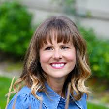 Kristin Lauer's Instagram, Twitter & Facebook