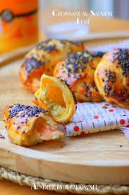 Croissant Apero Au Saumon Fume Et Fromage Aux Herbes Croissant Feuillete Au Saumon Fume Et Au Fromage Croissant Au Saumon Saumon Fume Recette Marocaine Facile