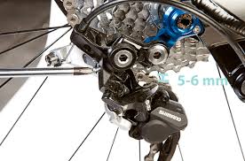Die Kette Arbeitet Nur Dann Reibungslos Und Ohne Rasseln Wenn Umwerfer Und Schaltwerk Optimal Eingestellt Sin Fahrrad Gangschaltung Fahrrad Reparieren Fahrrad