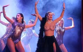 Imagine what you can create with photoshop apps across desktop, mobile, and tablet. H Maria Korin8ioy Emfanizetai Hmigymnh Sth Skhnh Vids Pics Eretikos Gr