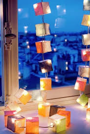 Rideau lumineux mariage sur cdiscount ! Comment Fixer Sa Guirlande Lumineuse Le Blog Deco De Pure Deco