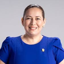 Karla Robles's Instagram, Twitter & Facebook