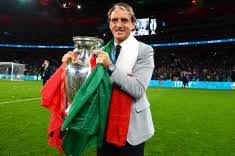 Сразу после промаха букайо сака телевизионная камера выхватила роберто манчини. Vzjmtgnqf6cslm