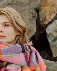 En su octavo largometraje, Jaime Rosales propone una trágica y hermosa  historia de amor que en realidad es un relato dentro de otro. Cine dentro  del cine, jóvenes hablando en su lenguaje