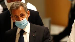 Itse olen yrittänyt miettiä, mikä qanon ja sen kanssa kietoutuva äärioikeisto joukkona olisi, mihin se. Nicolas Sarkozy Susse Liebeserklarung Von Seiner Carla Bruni Stern De