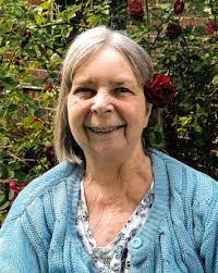 Lisa Hinsley's Instagram, Twitter & Facebook