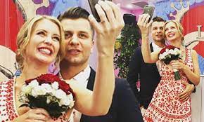 'countdown' brainbox rachel riley marries in a star. Rachel Riley Shares Unseen Snap Of Wedding To Pasha Kovalev To Mark International Day Of The Girl Daily Mail Online