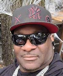 Arnold Simmons's Instagram, Twitter & Facebook