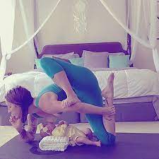 Mar 01, 2019 · to lose weight safely while breastfeeding,. Mom Breastfeeds While Doing Yoga People Com